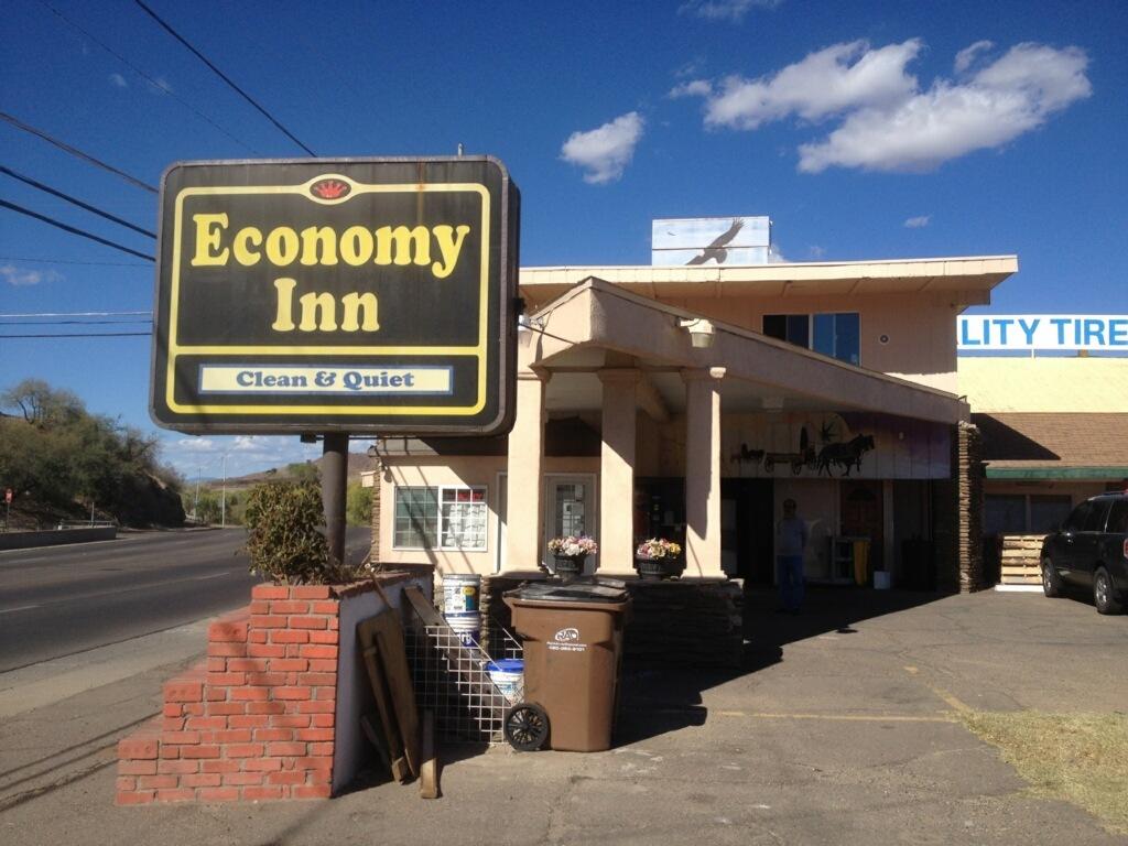 Economy Inn Globe