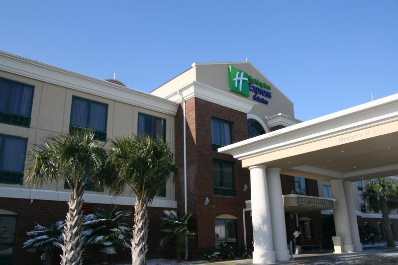 Holiday Inn Express Suites Civic Center