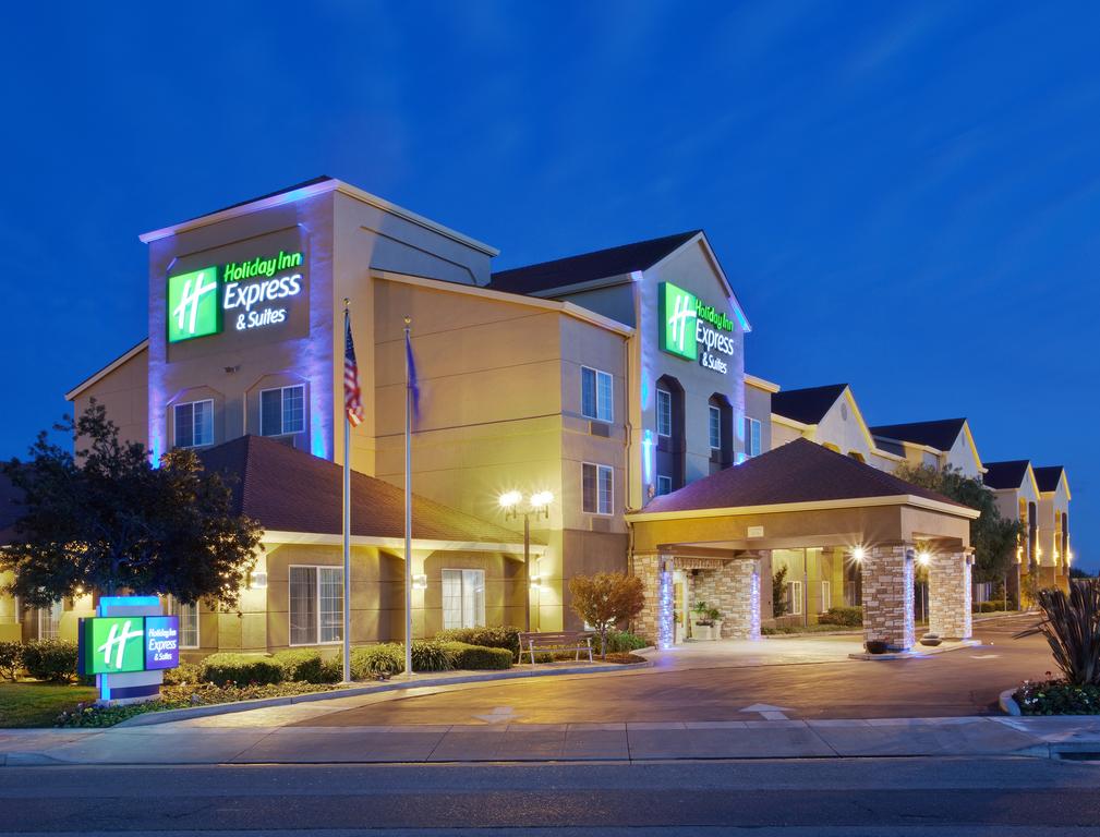 Holiday Inn Express and Suites Oakland - Airport