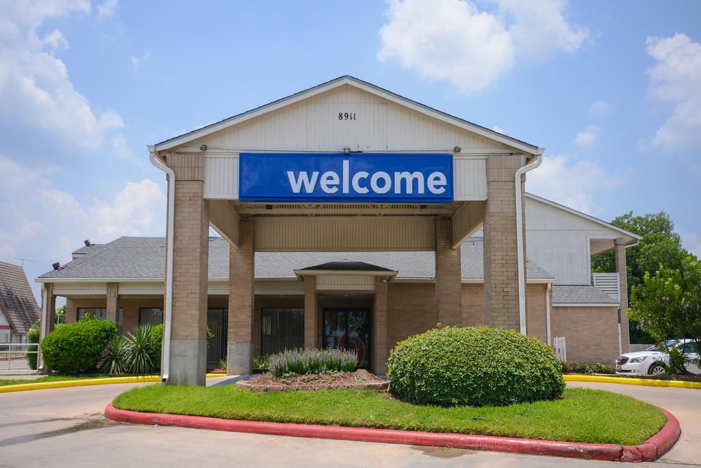 Motel 6 Houston-Baytown East