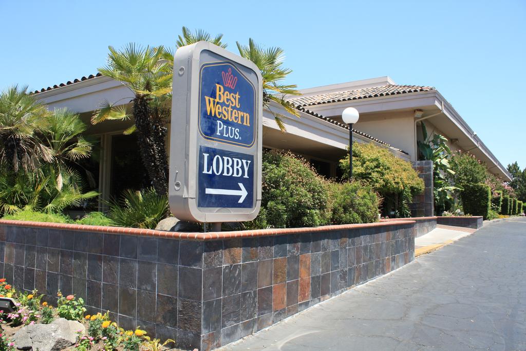 BEST WESTERN Village Inn