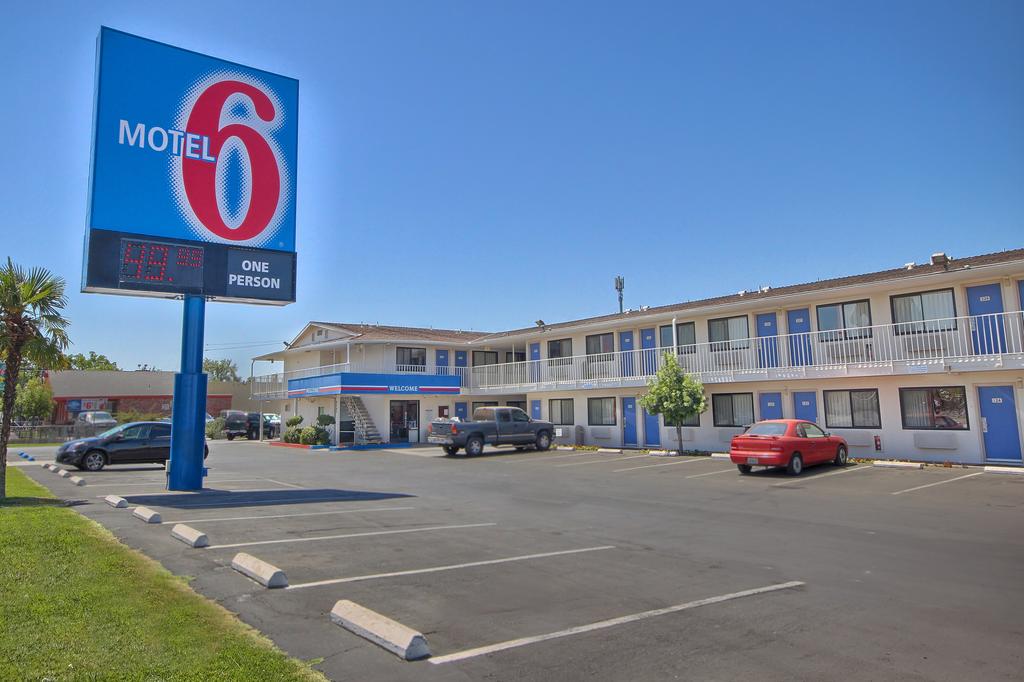 Motel 6 Fresno Blackstone North