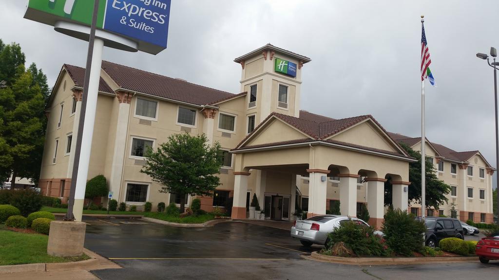 Holiday Inn Express Suites Meridian