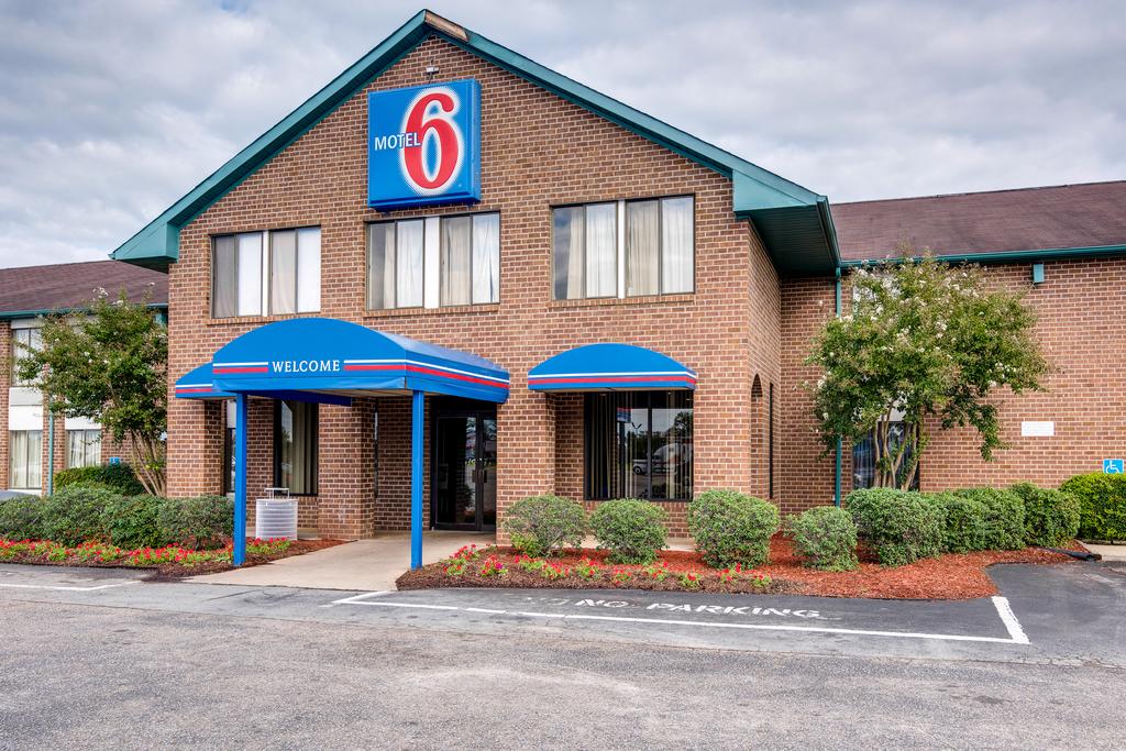 Motel 6 Roanoke Rapids