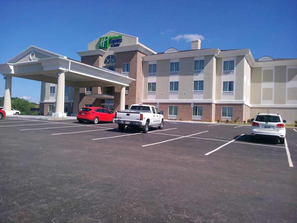 Holiday Inn Express and Suites Lebanon