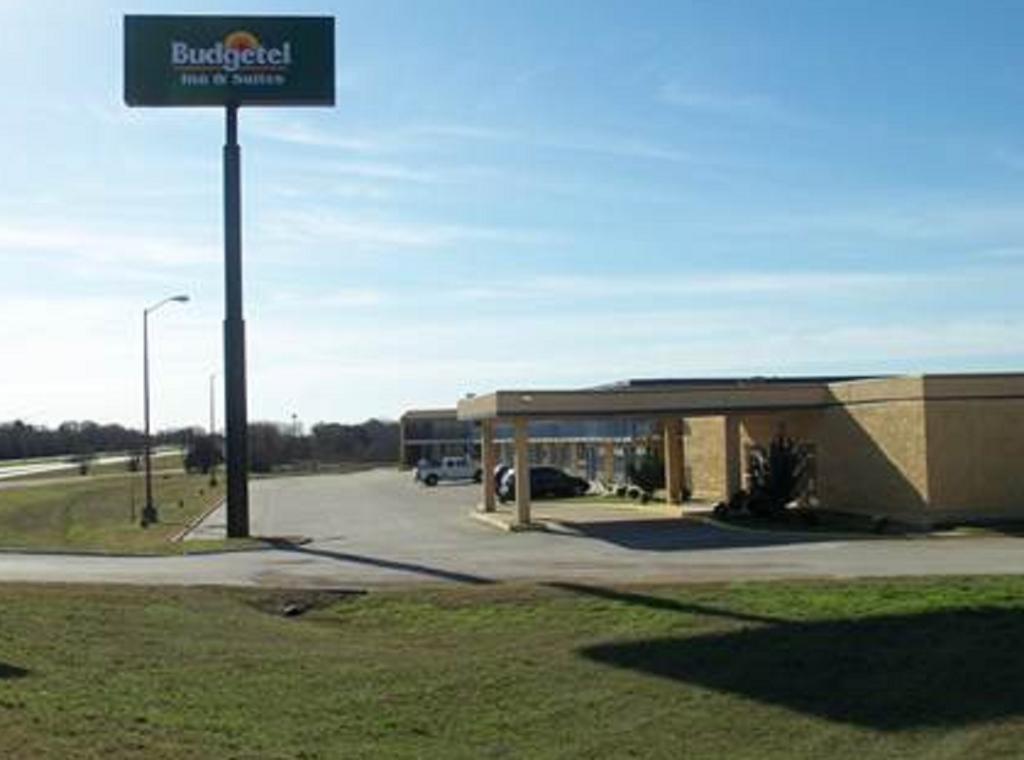 Budgetel Inn and Suites