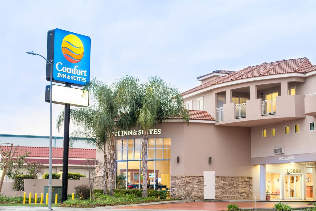 Comfort Inn and Suites Near Universal N Hollywood Burbank