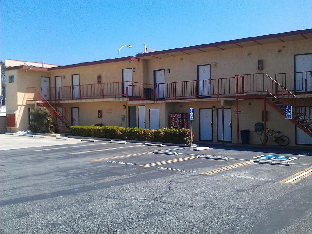 Manhattan Inn and Suites