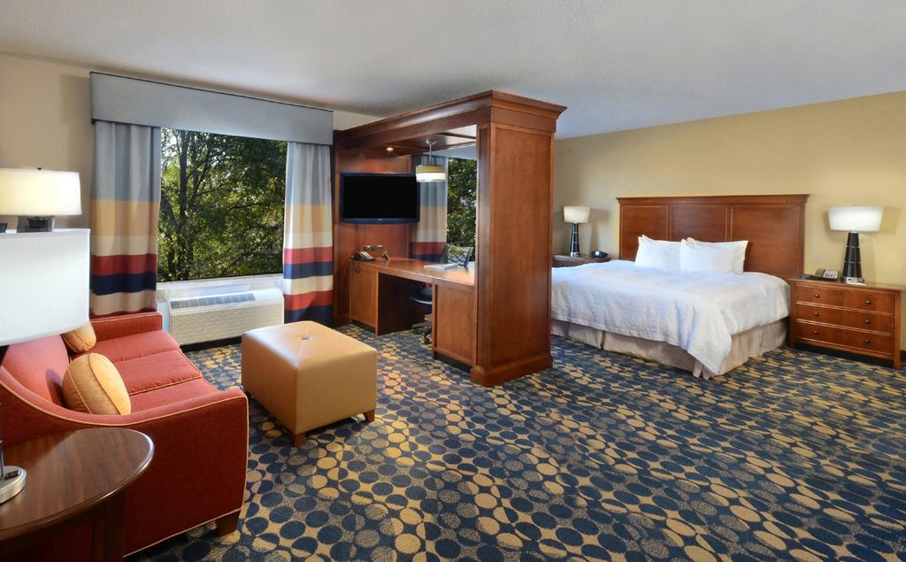 Hampton Inn and Suites Charlotte-Huntersville