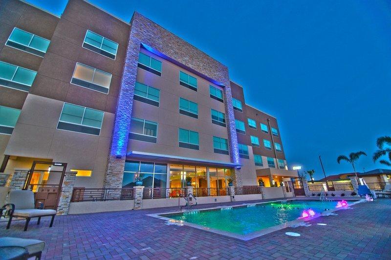 Holiday Inn Express and Suites Edinburg-McAllen Area