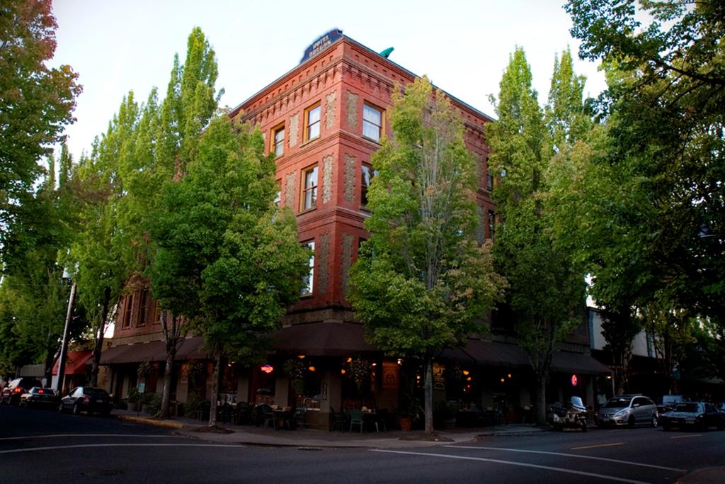 McMenamins Hotel Oregon