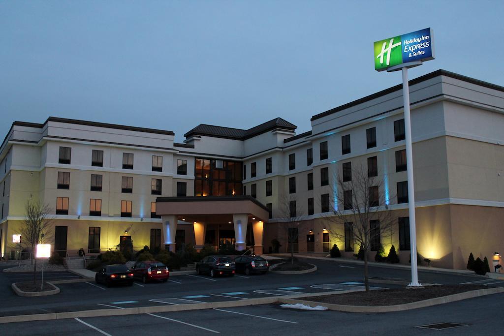 Holiday Inn Express and Suites Harrisburg W - Mechanicsburg