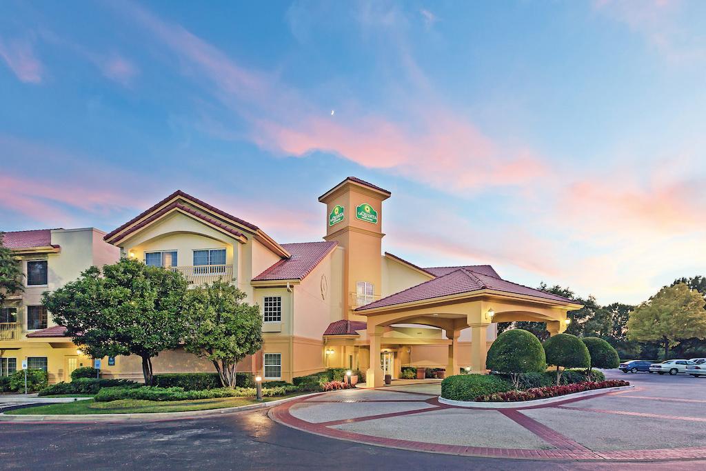 La Quinta Inn and Suites Dallas Addison Galleria