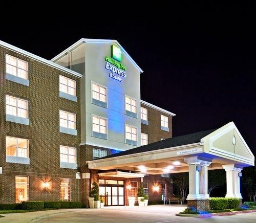 Holiday Inn Exp Stes Addison