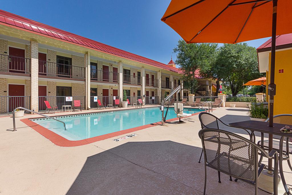 Red Roof Inn and Suites Addison