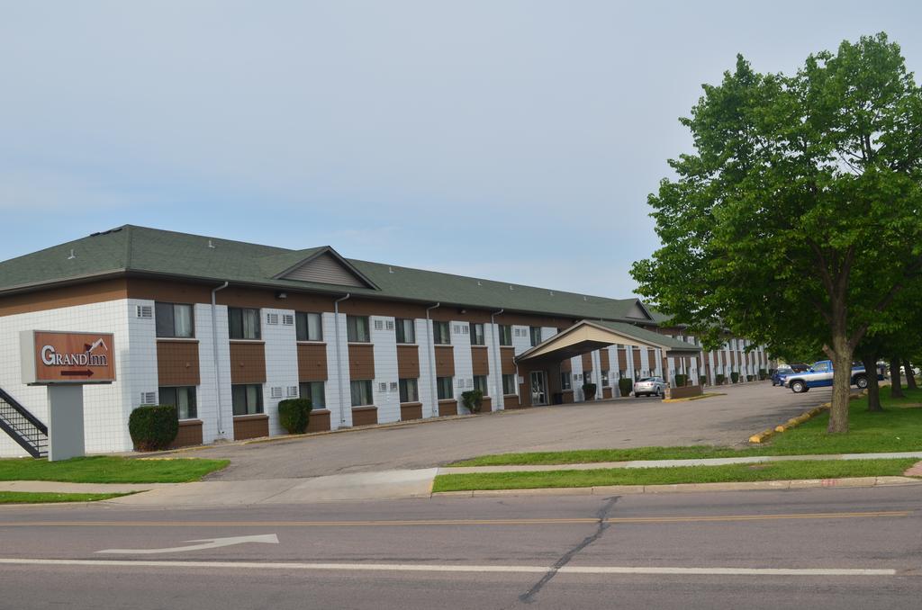 Grand Inn Moorhead