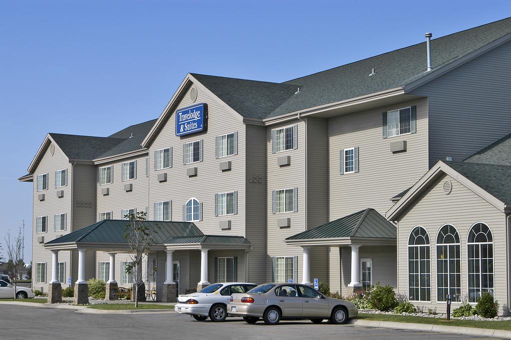 Travelodge Lodge and Suites of Fargo Moorhead