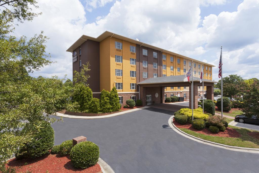 Comfort Suites Pineville