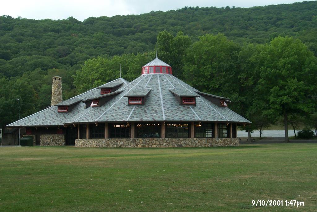 Overlook Lodge - Bear Mountain