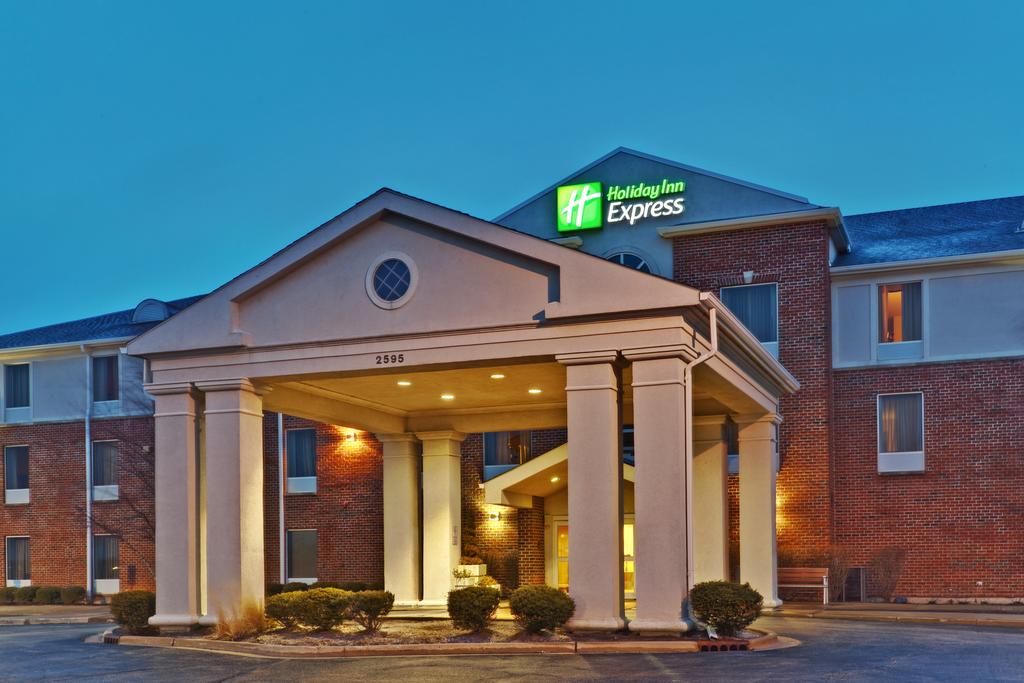 Holiday Inn Express Hotel and Suites Algonquin