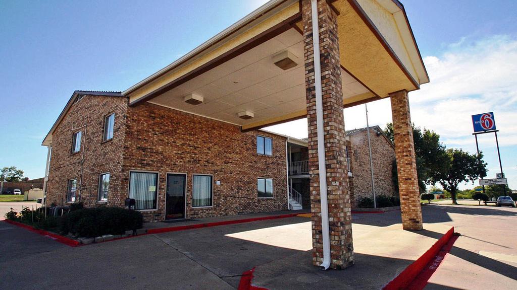 Motel 6 Red Oak