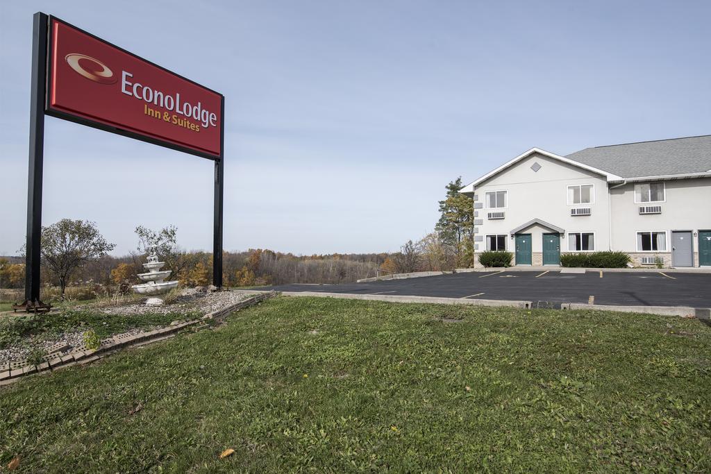 Econo Lodge and Suites Canandiagua