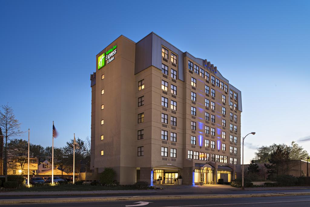 Holiday Inn Express Hotel and Suites Boston-Cambridge