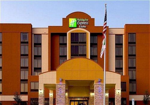 Holiday Inn Exp Stes Arpt Sout