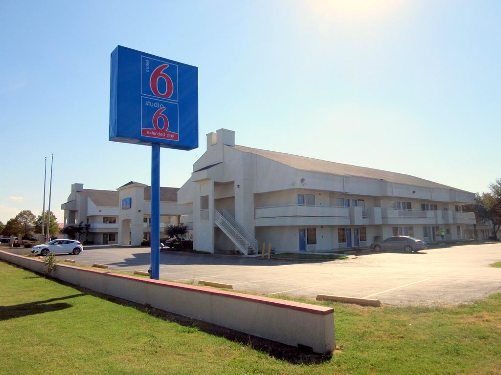 Motel 6 Dallas - Irving DFW Airport East