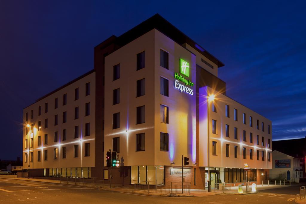 Holiday Inn Exp Cheltenham