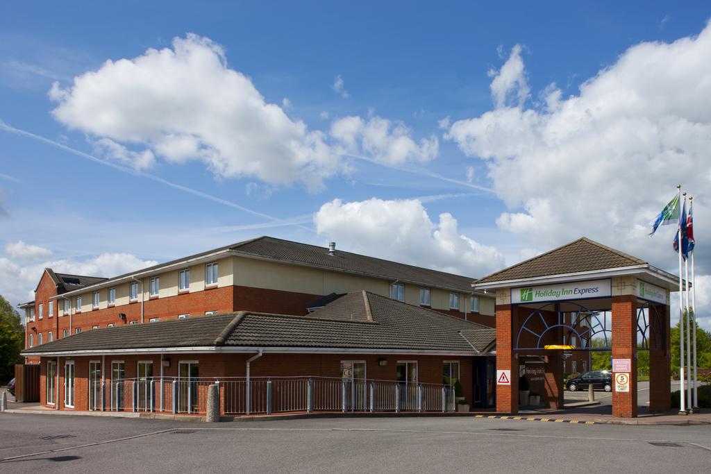 Holiday Inn Express Gloucester South - M5 - Jct 12