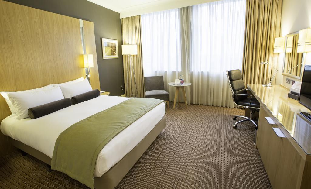 Crowne Plaza London Ealing