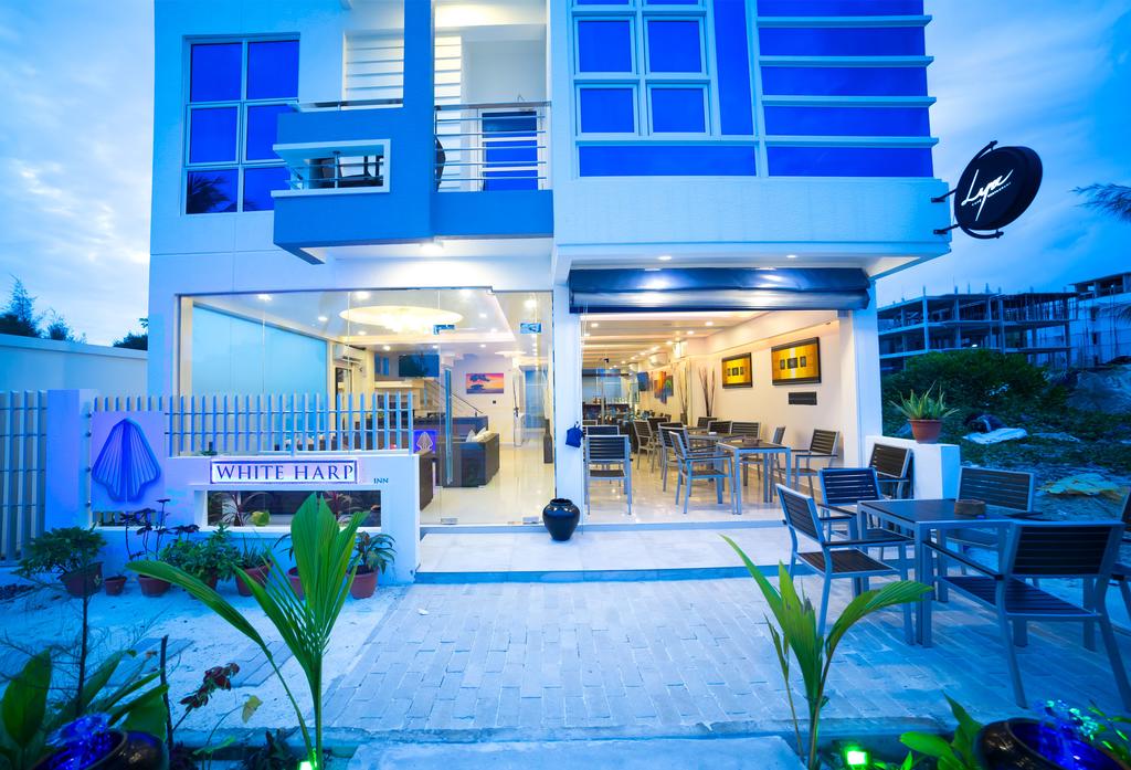 The White Harp Beach Hotel