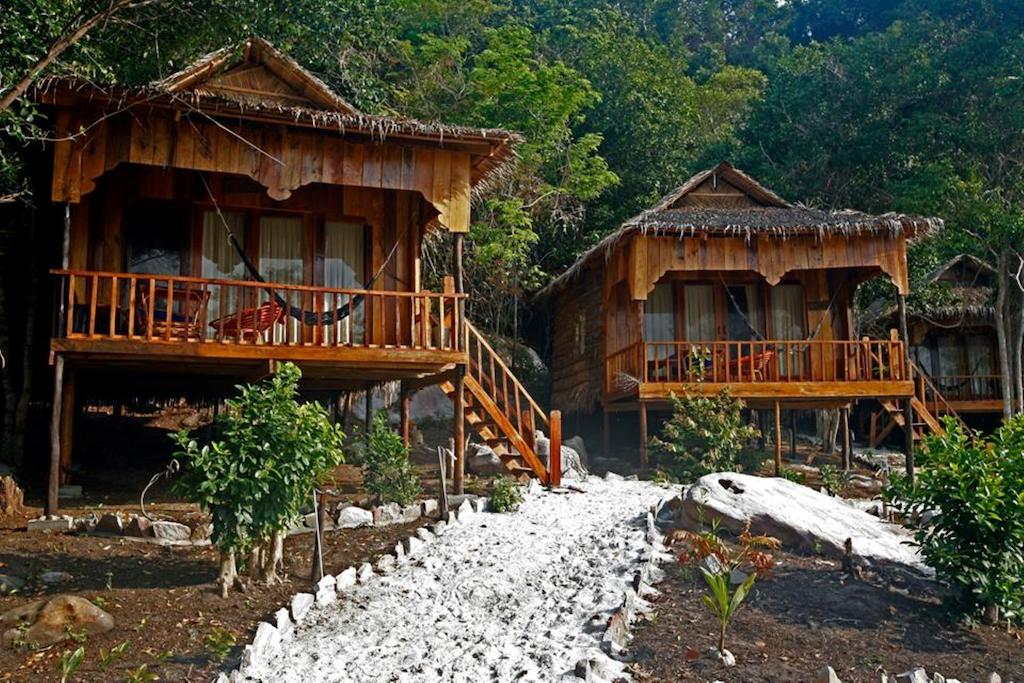 White Beach Bungalows