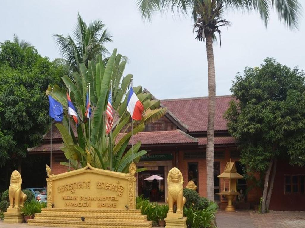 Neak Pean Hotel - Wooden House