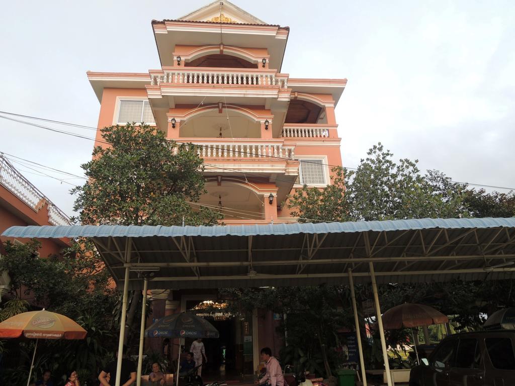 Roeung Loeung Mittapheap Restaurant and Hotel