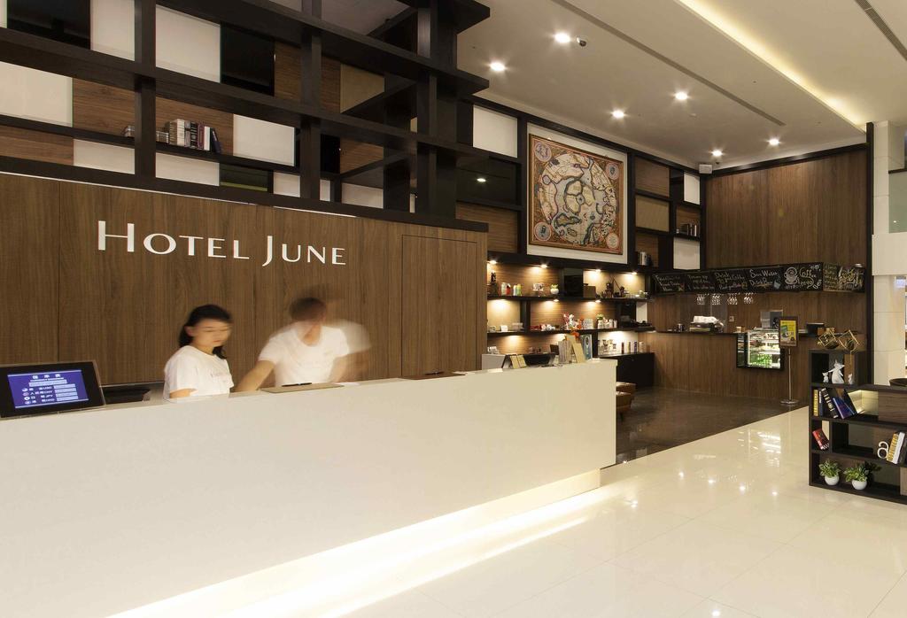 Hotel June