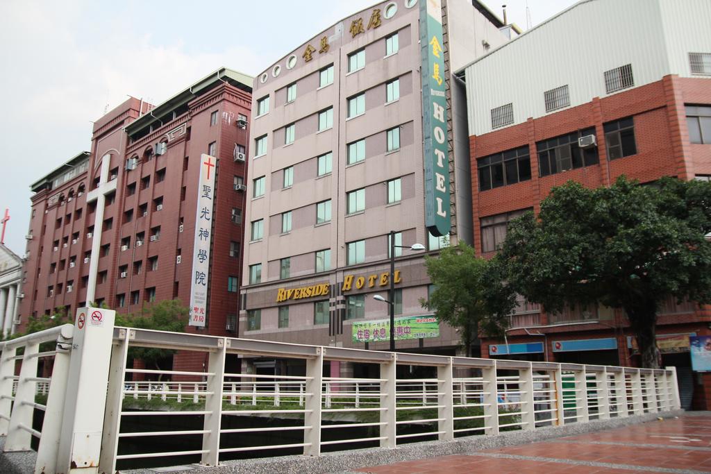 Riverside Hotel