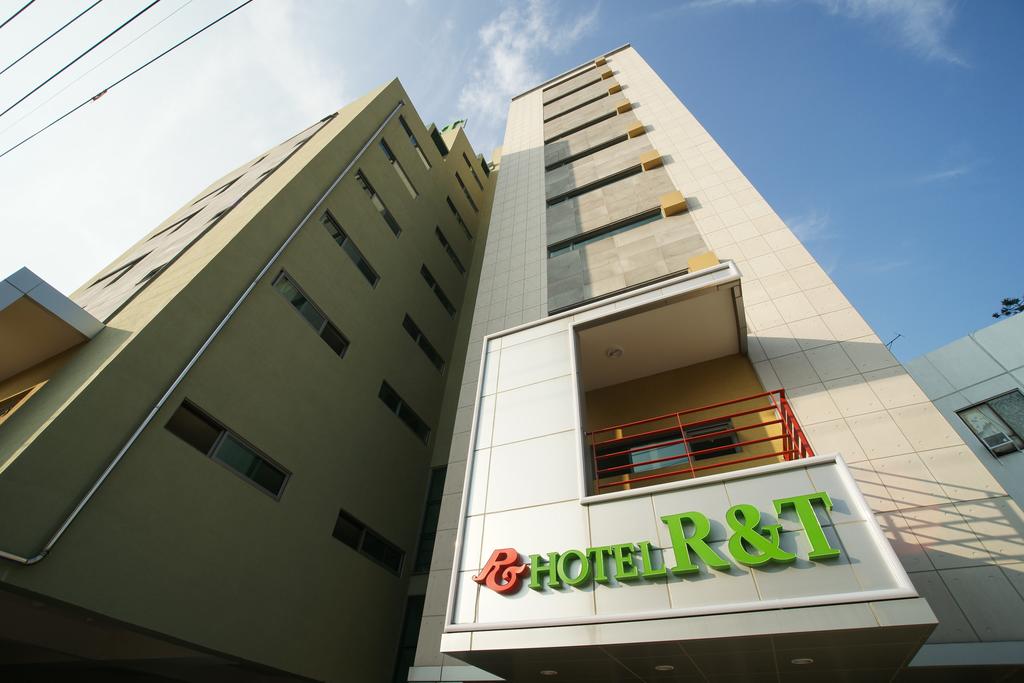 R and T Hotel