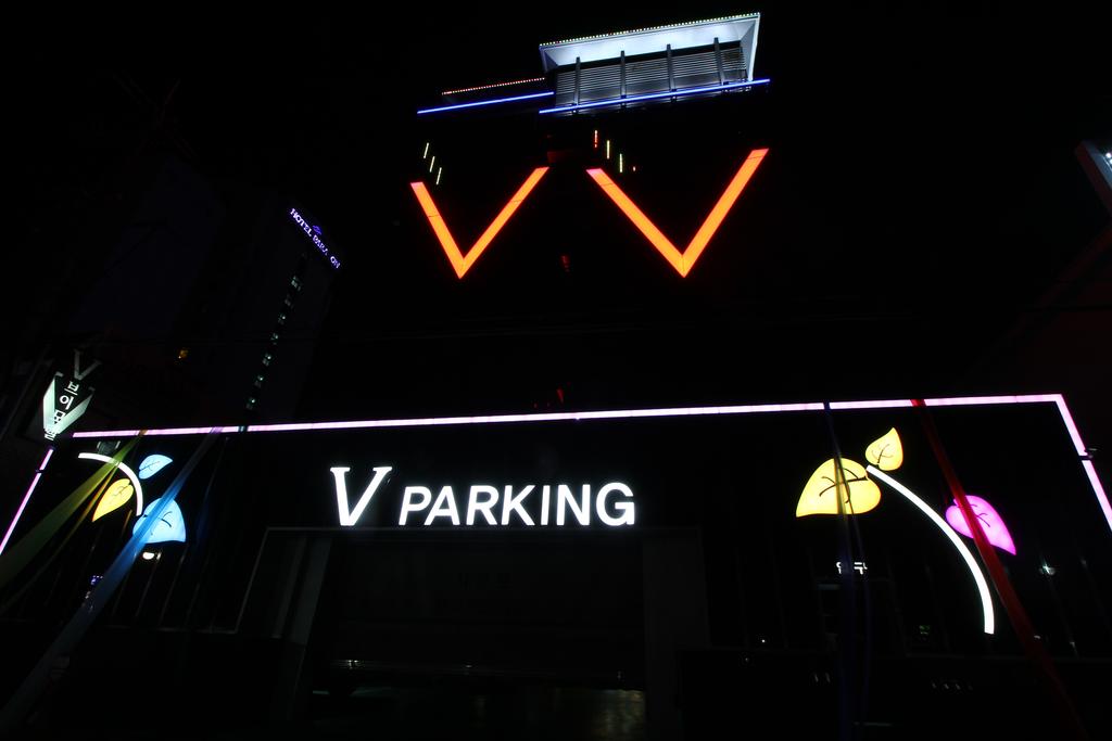 V Hotel