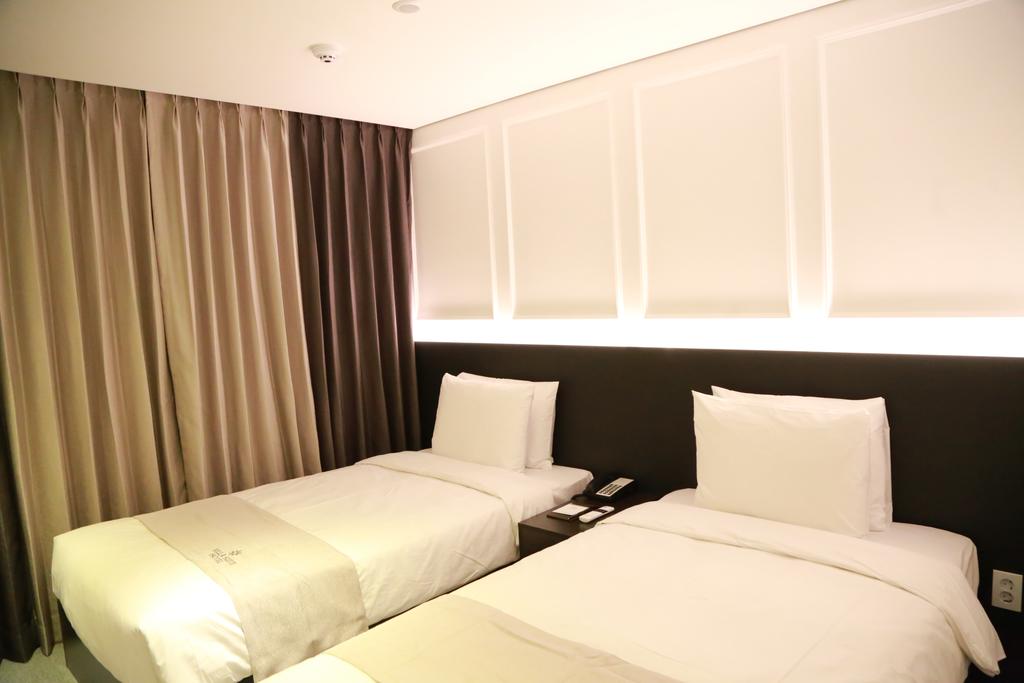 Vella Suite Hotel