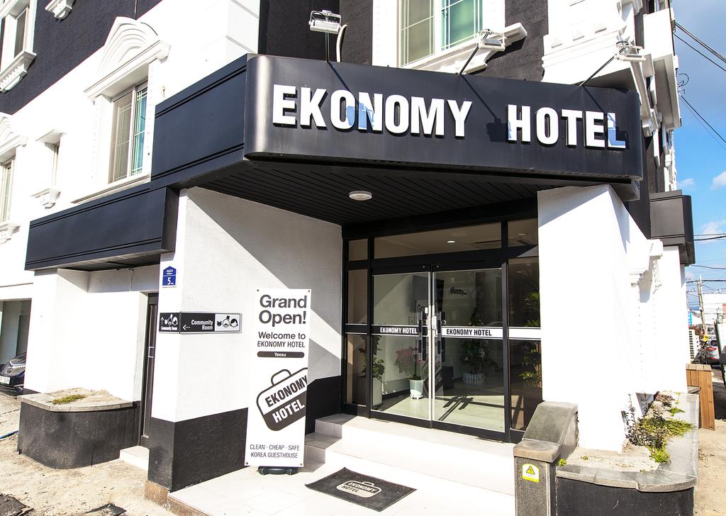 Ekonomy Hotel Yeosu