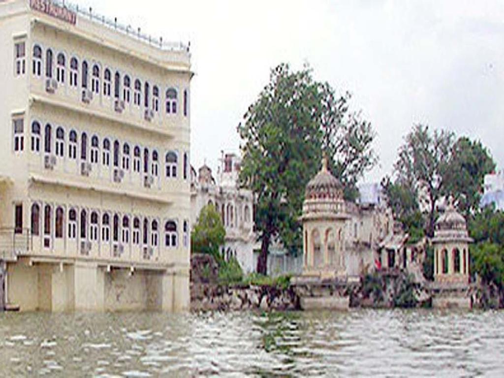 Hotel Sarovar