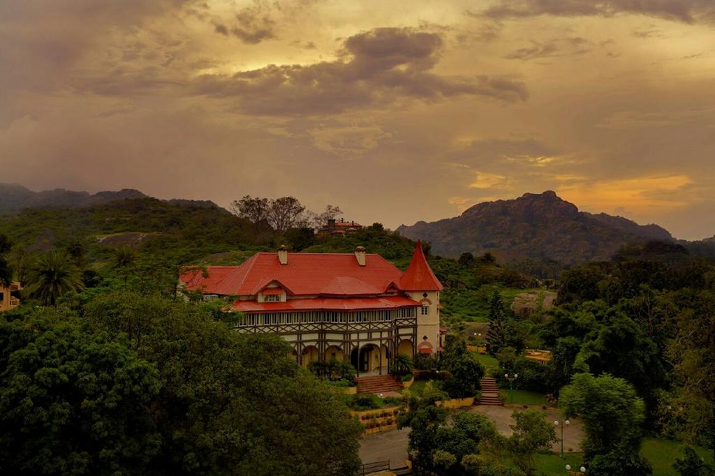 Le Madhulika Maharana Resort and Spa