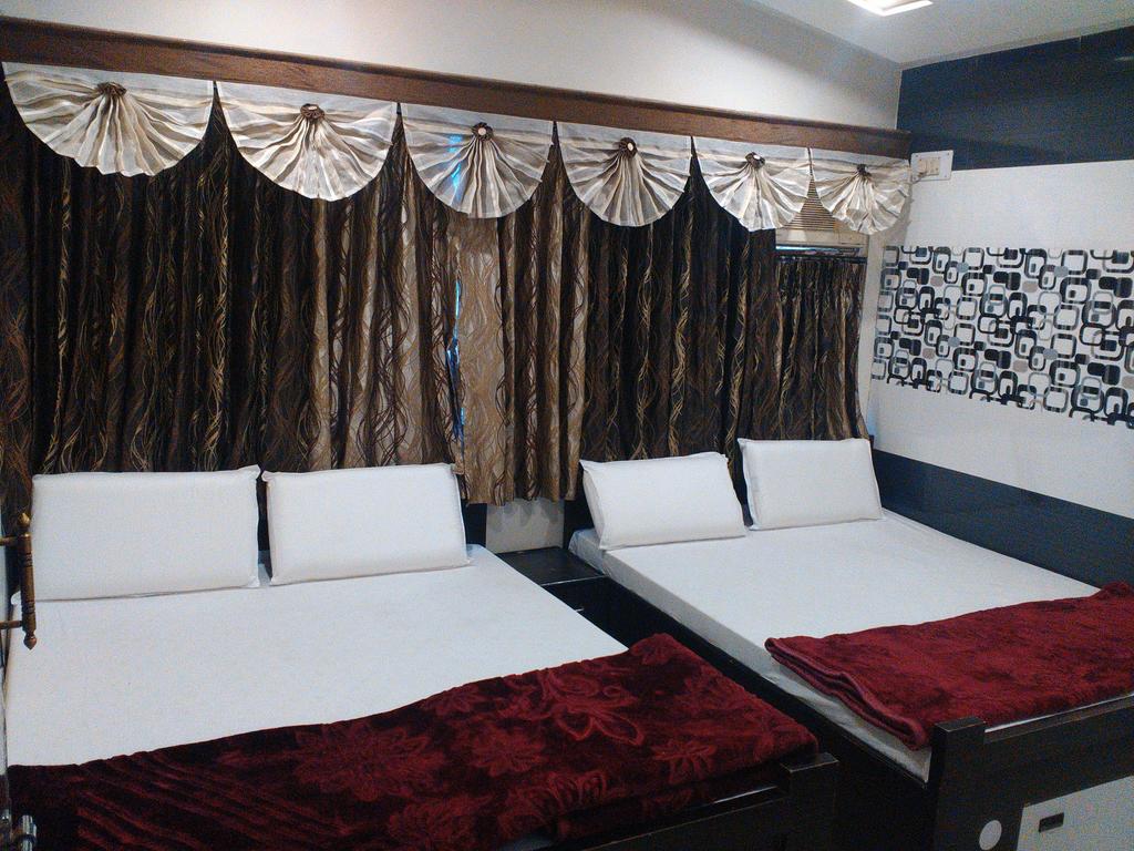 Hotel Madhav