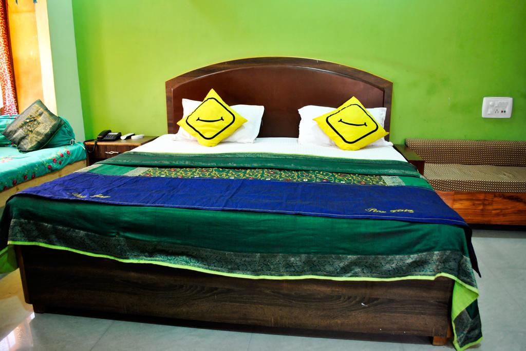 Vista Rooms - Amar Sagar Gate