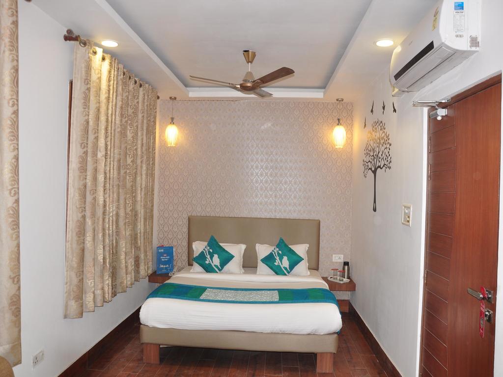 OYO Rooms Crystal Chowk Queens Road