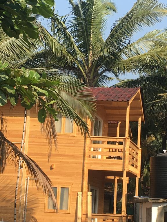 Tiara Fiesta Beach Cottages Morjim