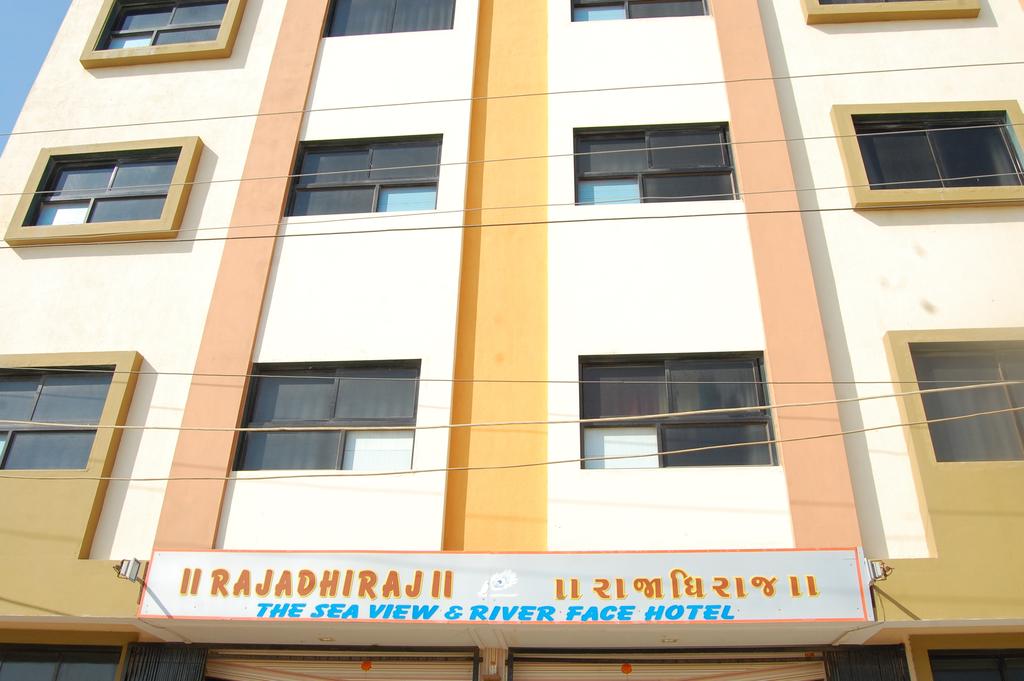 Hotel Rajadhiraj