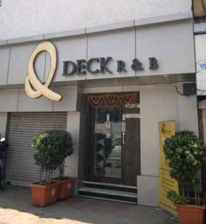 Hotel Q Deck